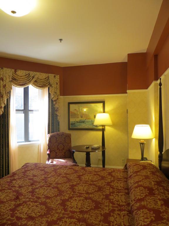 Carleton Of Oak Park Hotell Exteriör bild