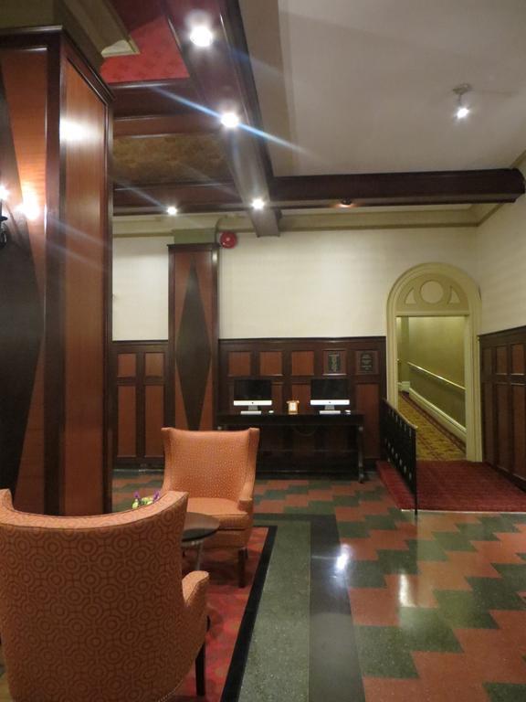 Carleton Of Oak Park Hotell Exteriör bild